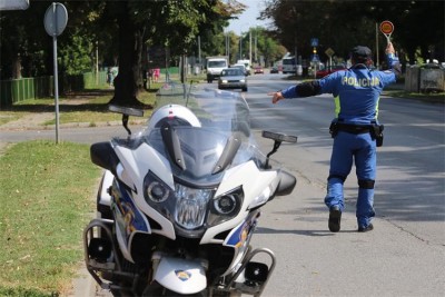 prometni policajac palica.jpg